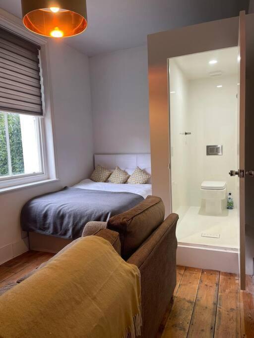 Апартаменты 4 Quiet Compact Studio With Garden View - Best Location - Comfortable - Quiet Брайтонн Экстерьер фото